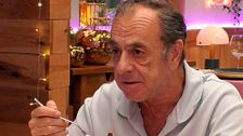 El comentario de Antonio que deja a Elena fuera de juego en su cita: “Un tipo de hombre así no lo tendría jamás a mi lado”