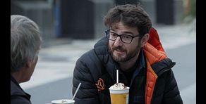 Gorka Otxoa habla sobre la “involución” de la comedia en España: “El humor no debe tener límites”