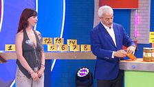 Carlos Sobera sorprende a Tania Medina y una concursante por lo que hace con uno de los productos