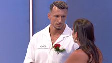Anabel Pantoja se emociona con la historia de Jorge, que perdió a sus padres siendo muy joven