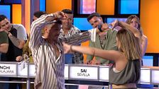 Dos concursantes de '¡Allá tú!' se lanzan a bailar y ponen el plató en pie