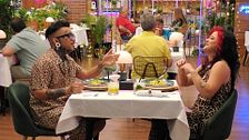 La petición más surrealista de Carlos Sobera a un soltero de ‘First Dates’: “¿Te puedes bajar los pantalones?”
