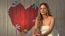 Una soltera de ‘First Dates Summer’ se arrepiente de no traerse el bañador: “Si llego a saber que está tan bueno…”