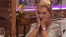 Una soltera de ‘First Dates’ se pone colorada al hacer una confesión sexual a su cita: “Tengo un aparatito”