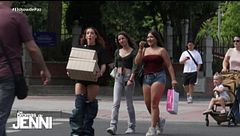 Jenni Alcoholado la lía en plena calle: ¡pierde los pantalones cruzando un semáforo y la gente no da crédito!