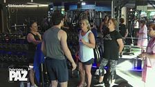 Una clienta de un gimnasio se enfrenta a una situación injusta contra una limpiadora