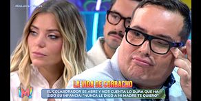 Carlos Corbacho se abre como nunca sobre su pasado familiar y acaba entre lágrimas en 'De lunes a viernes': "Mi madre sufrió mucho desde pequeña"