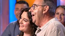 Celtia y Eduardo se lanzan a cantar una canción y ponen en pie al público de '¡Allá tú!'