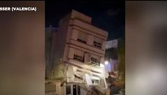 Se derrumba un edificio de tres plantas de forma inesperada en Benetússer, Valencia