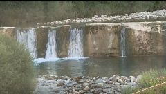 La muerte por ahogamiento de una madre de 29 años y sus dos hijos de 11 y 7 años en la presa del Roncal: un accidente en cadena, principal hipótesis