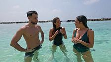 Laura Madrueño instruye en apnea a Lorena Castell y Montoya antes de su gran inmersión: “Estad tranquilos”