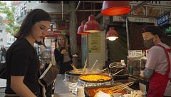 Kimchi, tteokbokki y pulpo vivo: el mercado coreano que recibe 23 millones de visitantes al año