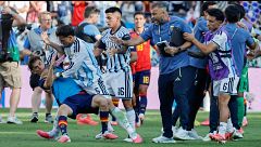 La tangana del final del partido, con España ya campeona del mundo