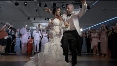 Noemí y Antón abren la fiesta del bautizo de su hijo con un romántico baile