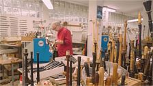Seivane | Una visita a un Obradoiro artesanal donde se fabrican 300 gaitas al año