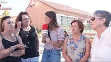 Vecinas desalojadas del incendio de Aldea del Fresno (Madrid): “Con este aire no sabemos para dónde va a avanzar el fuego”