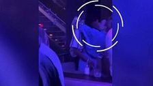 El primer beso en público de Ester Expósito y Kylian Mbappé