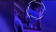 El primer beso en público de Ester Expósito y Kylian Mbappé