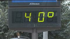 La ola de calor extrema transforma la vida cotidiana y obliga a buscar refugio frente a temperaturas cercanas a los 40 grados