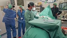 El hospital Vall d'Hebron realiza el primer trasplante de órganos entre dos personas con VIH en España: "Supone un hito médico"