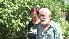 La emoción de Marisol y Álex al volver a casa en La Mierla tras el incendio: "Nos hemos dado un beso nada más llegar"