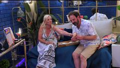 El divertido momento de dos solteros con presbicia en el reservado de ‘First Dates Summer’: “He cogido la concha”