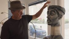 El artista de Villaricos que crea esculturas gigantes con miles de hojas de papel