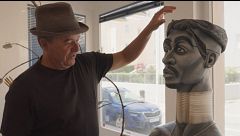 El artista de Villaricos que crea esculturas gigantes con miles de hojas de papel