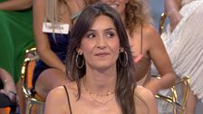 Sara, soltera de 50 años, causa sensación entre los solteros en su llegada a 'Amor… ¡O lo que surja!'