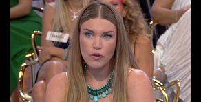 Raquel se muestra indignada al saber que Juan Carlos no quiere seguir conociéndola: "Tú viniste a mi habitación"
