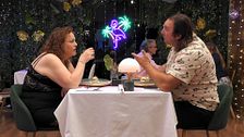 Una soltera, horrorizada ante los comentarios sexuales de su cita: "Si es un toro que se busque una vaca"