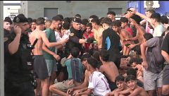 Miles de migrantes intentan acceder al CETI de Ceuta que lleva días saturado por las llegadas de las últimas semanas