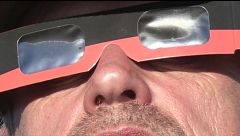 El peligro para la vista si no usamos gafas homologadas para ver el eclipse de sol del 12 de agosto