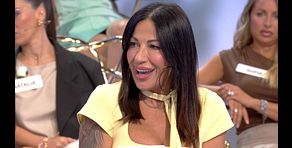 Carmen defiende su conexión con Eugenio ante los comentarios de Anabel Pantoja y Ana Santiago: “No lo conoces de nada”