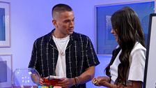 Jordi recibe un inesperado regalo de una de sus pretendientas de la mano de Alexia