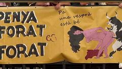 Indignación en Sagunto: denuncian un cartel con una mujer desnuda sometida por un toro