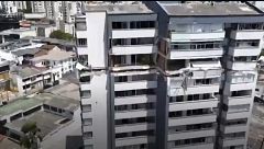 Leidy Joana Pérez, salvada por una grúa, se grabó en lo alto del edificio mientras desaparecía el piso 12 y todo amenazaba con caer