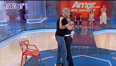 Carlos intenta recuperar la confianza de María y le entrega la flor blanca de la exclusividad: "No me lo esperaba"