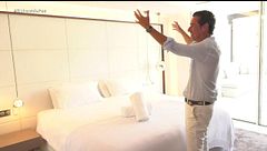 El lapsus de Juan Travesedo mientras muestra un espectacular piso en Marbella