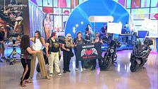 Un grupo de mujeres motoristas sorprende a la fundadora de su club tras su aparatoso accidente de tráfico: "Te esperamos"
