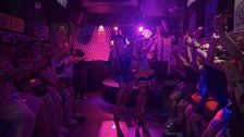 Conoce Chueca de la mano de la drag queen Pupi Poisson: de un barrio marginal a punto de referencia del colectivo LGTBIQ+