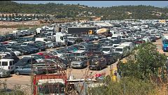 Miles de vehículos arrastrados por la DANA siguen acumulados en el circuito de Cheste