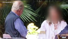 Exclusiva | El rey emérito pillado con una misteriosa mujer en su última escapada: “Parece bastante joven”