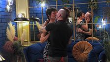 Raquel enseña a bailar a Rubén y la cita termina con un beso apasionado: “Ha habido química”