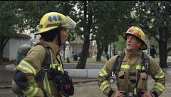 Corre cada carrera cargando 20 kilos para visibilizar el trabajo de los bomberos voluntarios