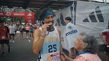 Cinco historias de superación y una misma meta: así vive Raúl Gómez la Maratón de Buenos Aires