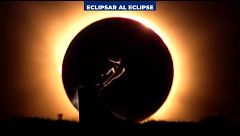 El skater Danny León se alinea con el eclipse de Sol en una espectacular imagen