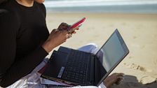 Los jóvenes españoles, entre los que más recurren a la Inteligencia Artificial para organizar sus vacaciones