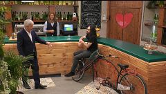 Un soltero llega a ‘First Dates’ junto a su llamativa spider-rider: “Soy un poquito como Spiderman”