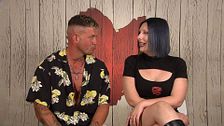 Saxa y Stacy no se entienden: ella le considera cateto y él la ve muy choni